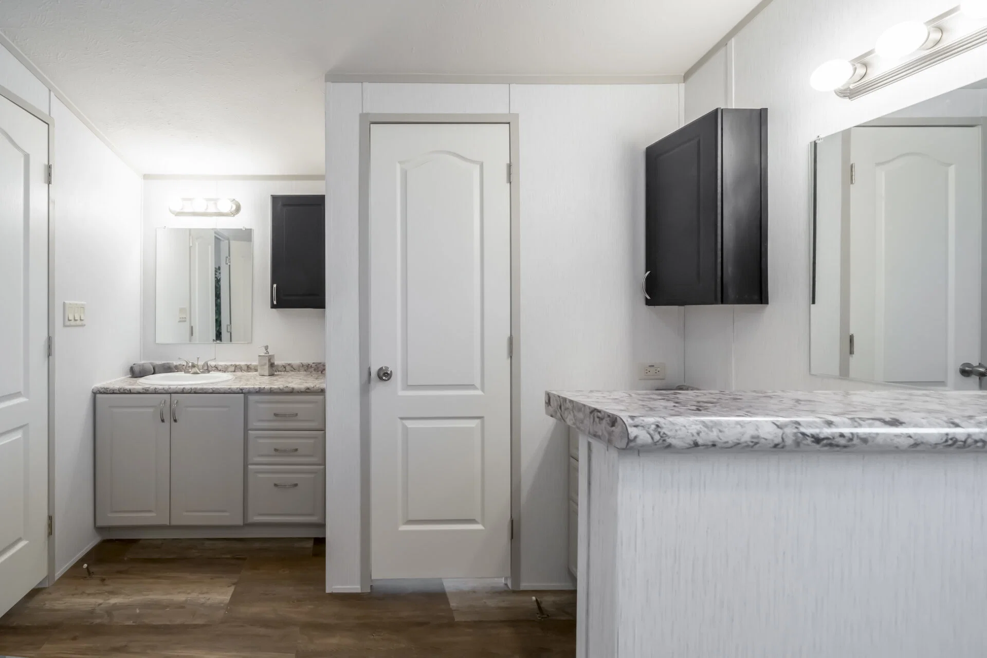 Heritage h-1880-32e bathroom home features
