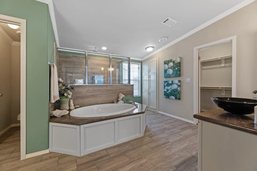 Hacienda iii 41764a bathroom home features