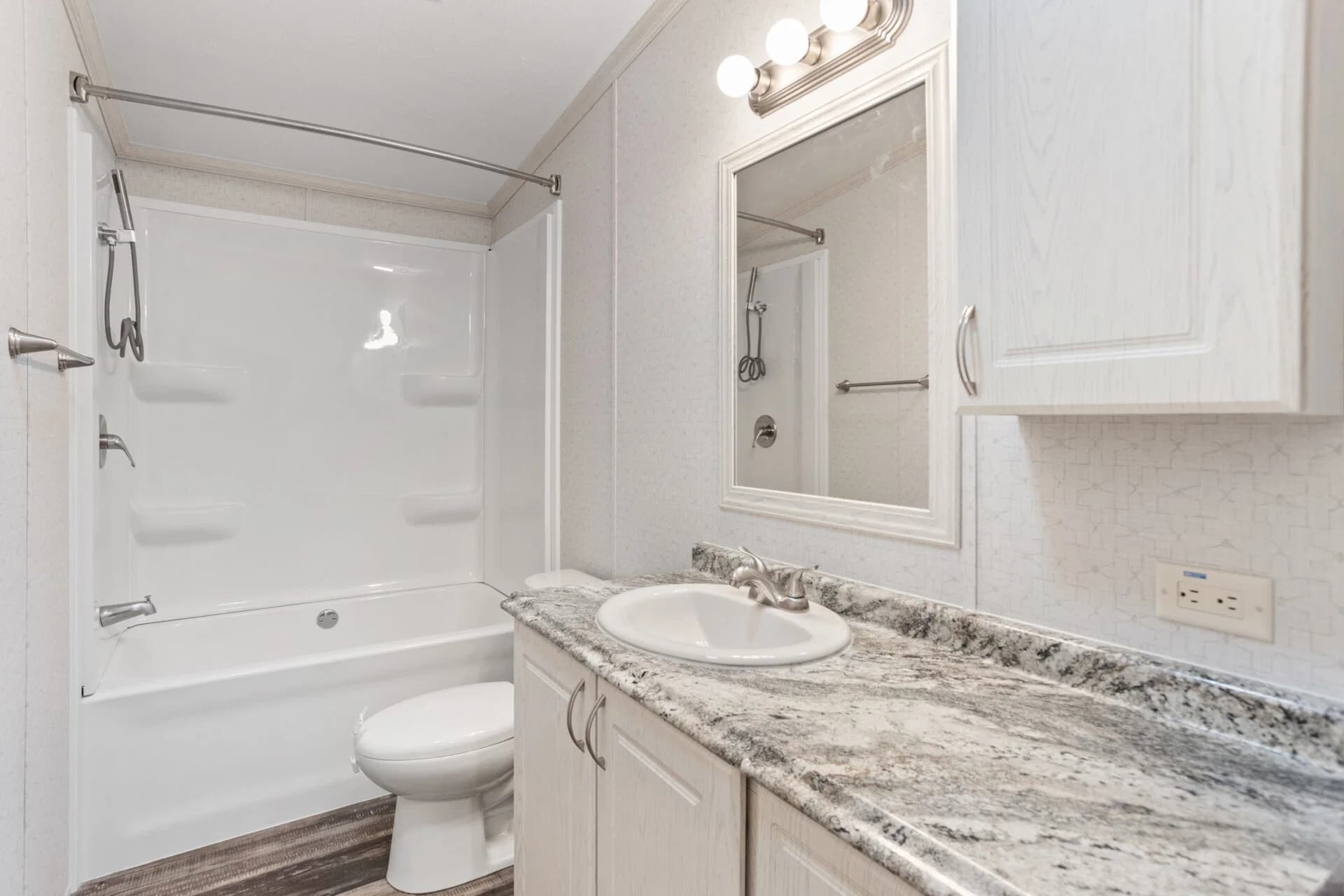 Heritage h-3272-43a bathroom home features