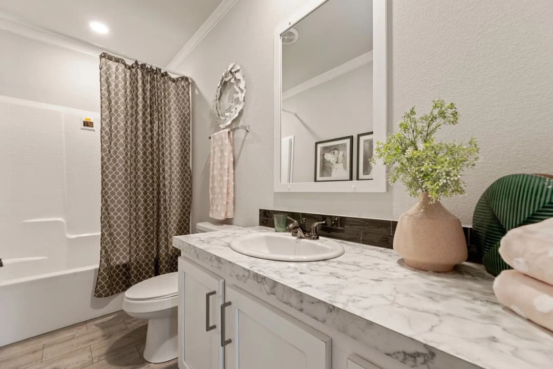 Urban value 32563a bathroom home features