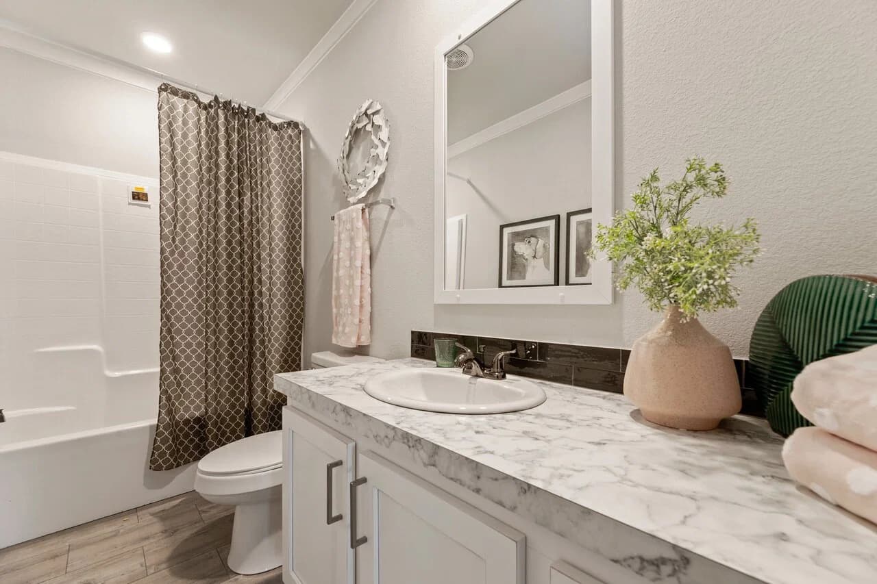 Urban value 32563a bathroom home features