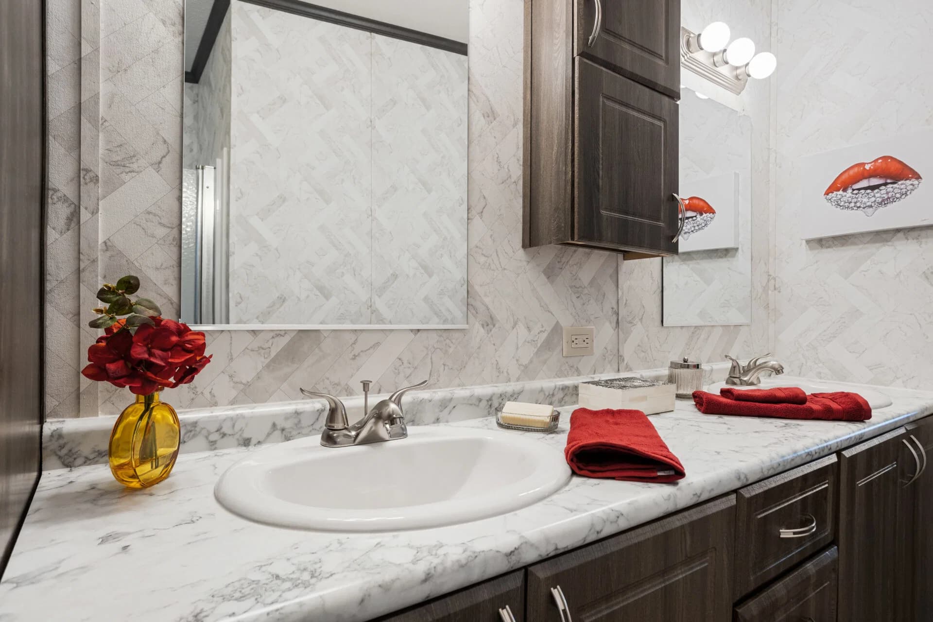 Classic c-3252-32d bathroom home features
