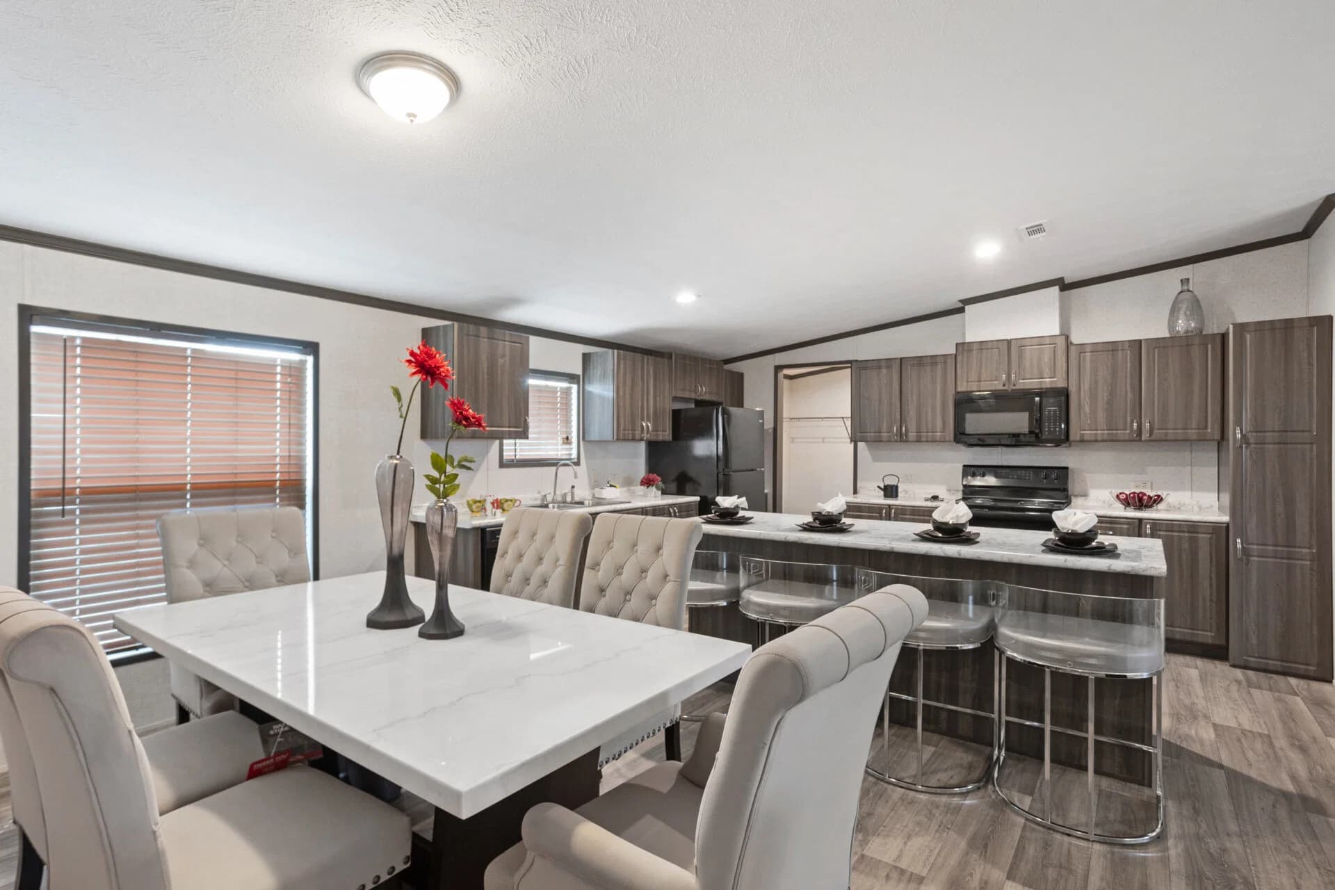Classic c-3252-32d kitchen home features