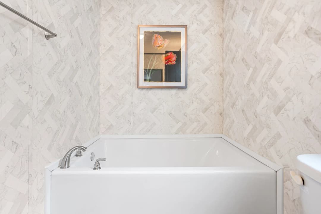 Classic c-3252-32d bathroom home features