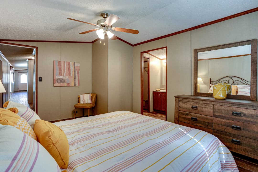 Heritage h-1864-22a bedroom home features
