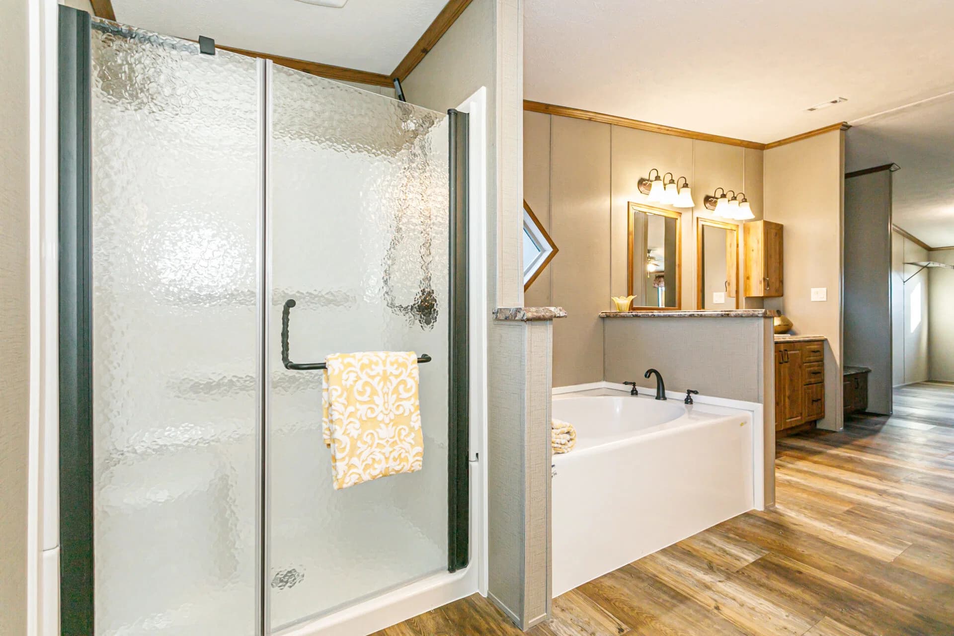 Doublewide h-3672-43a bathroom home features