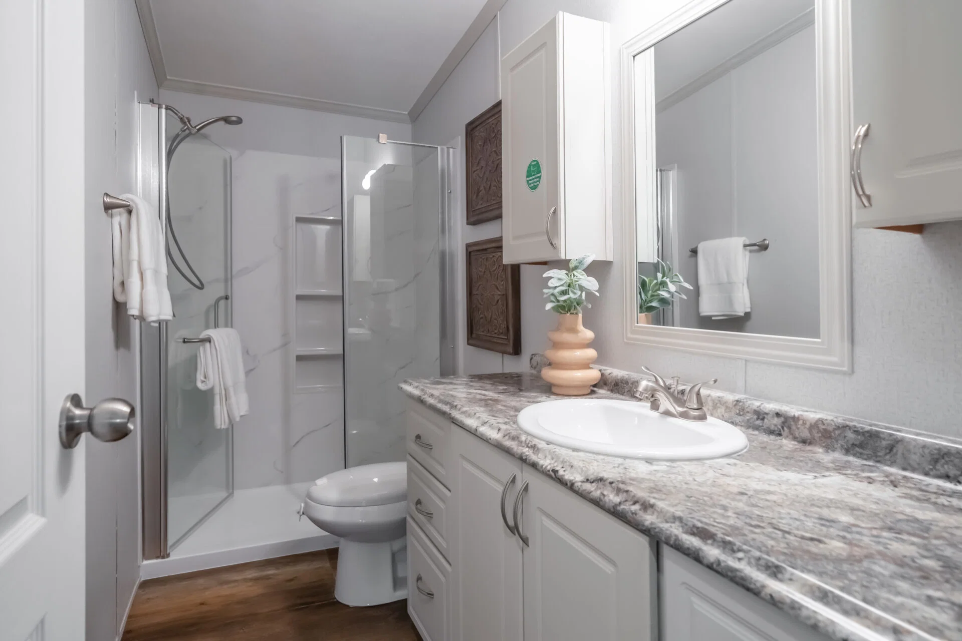 Heritage h-3256-32d bathroom home features