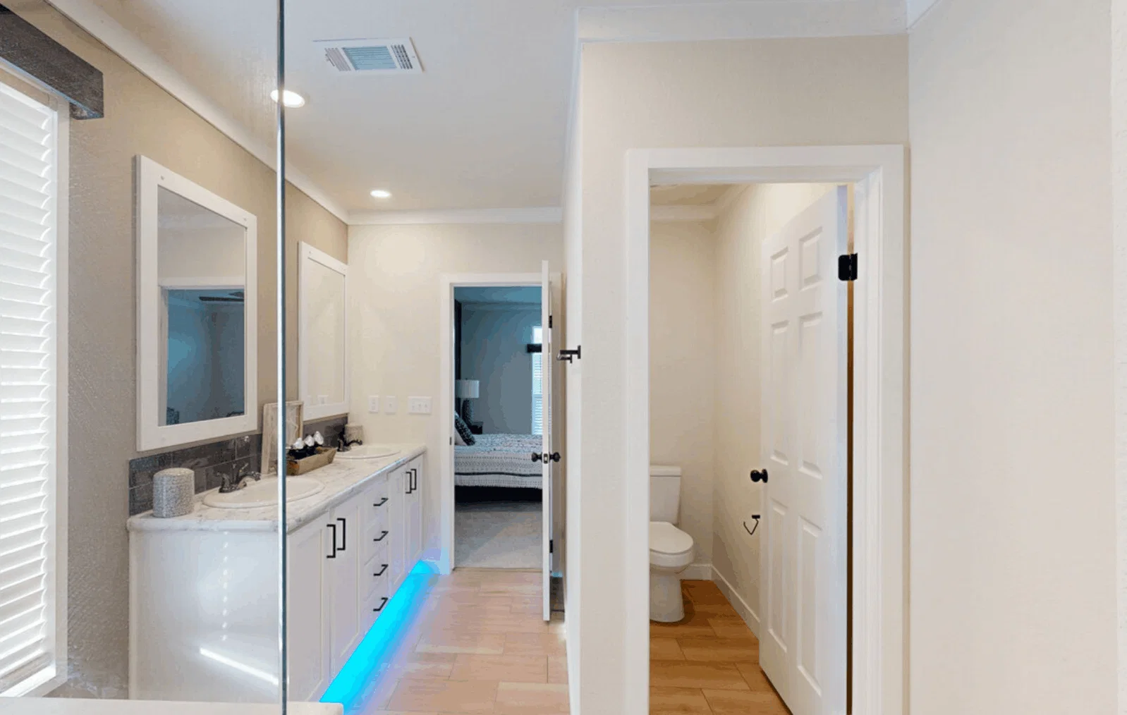 Cimarron 32563a bathroom home features