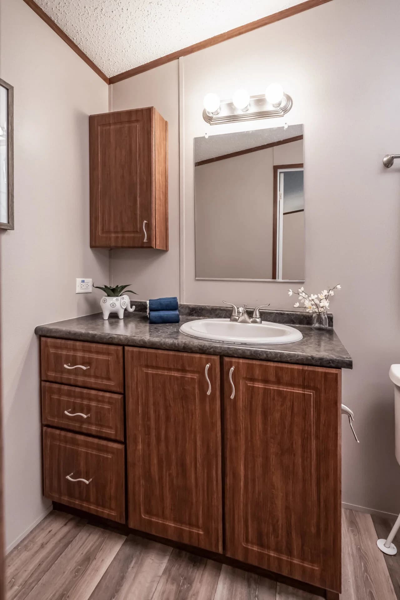 Heritage h-1664-32c bathroom home features