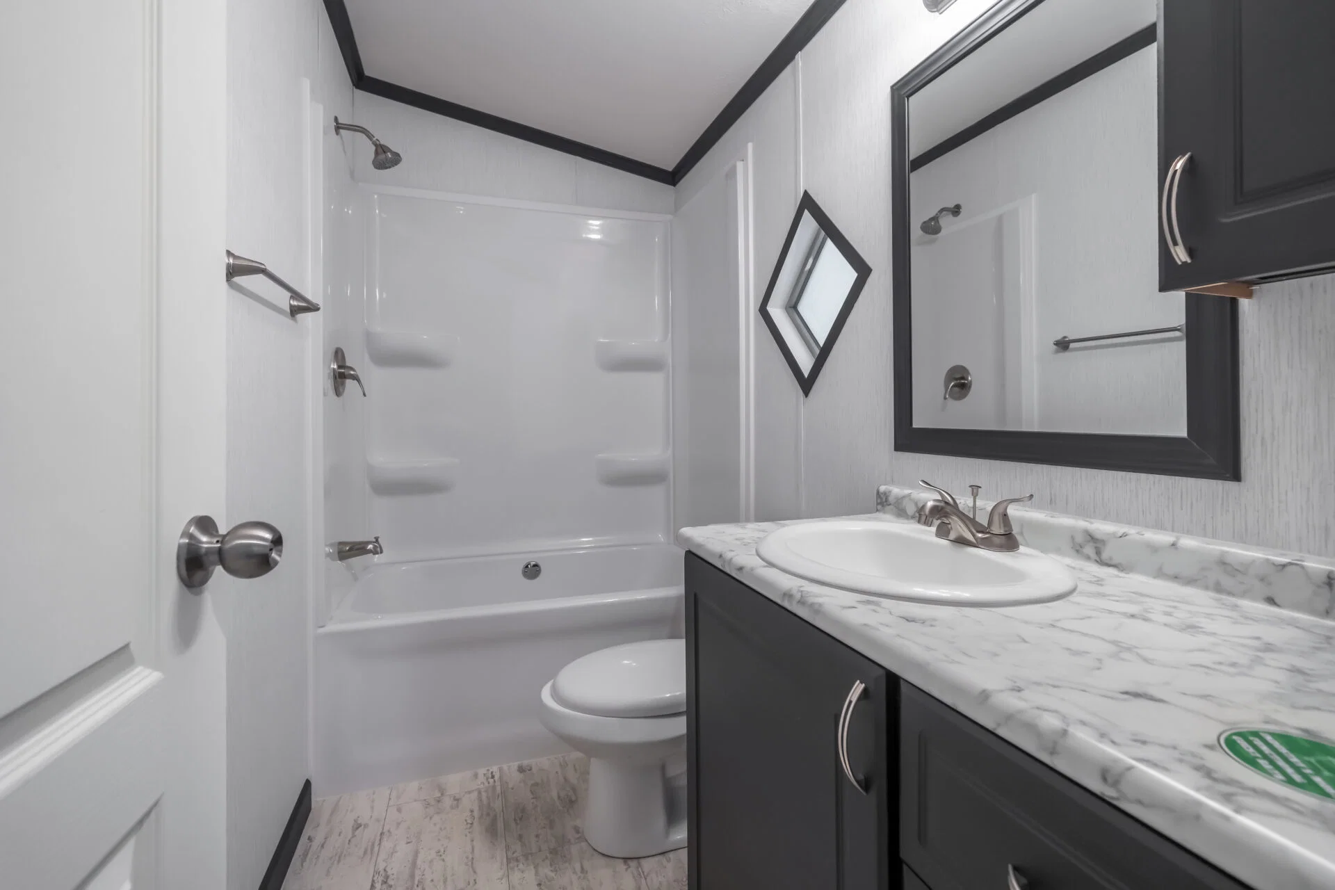 Classic c-1680-32m bathroom home features