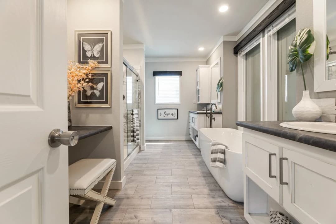 Urban value 32563a bathroom home features