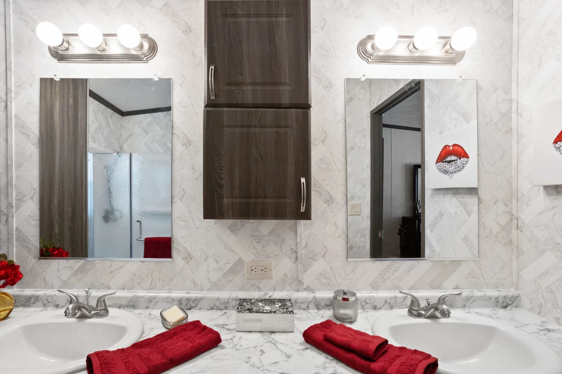 Classic c-3252-32d bathroom home features