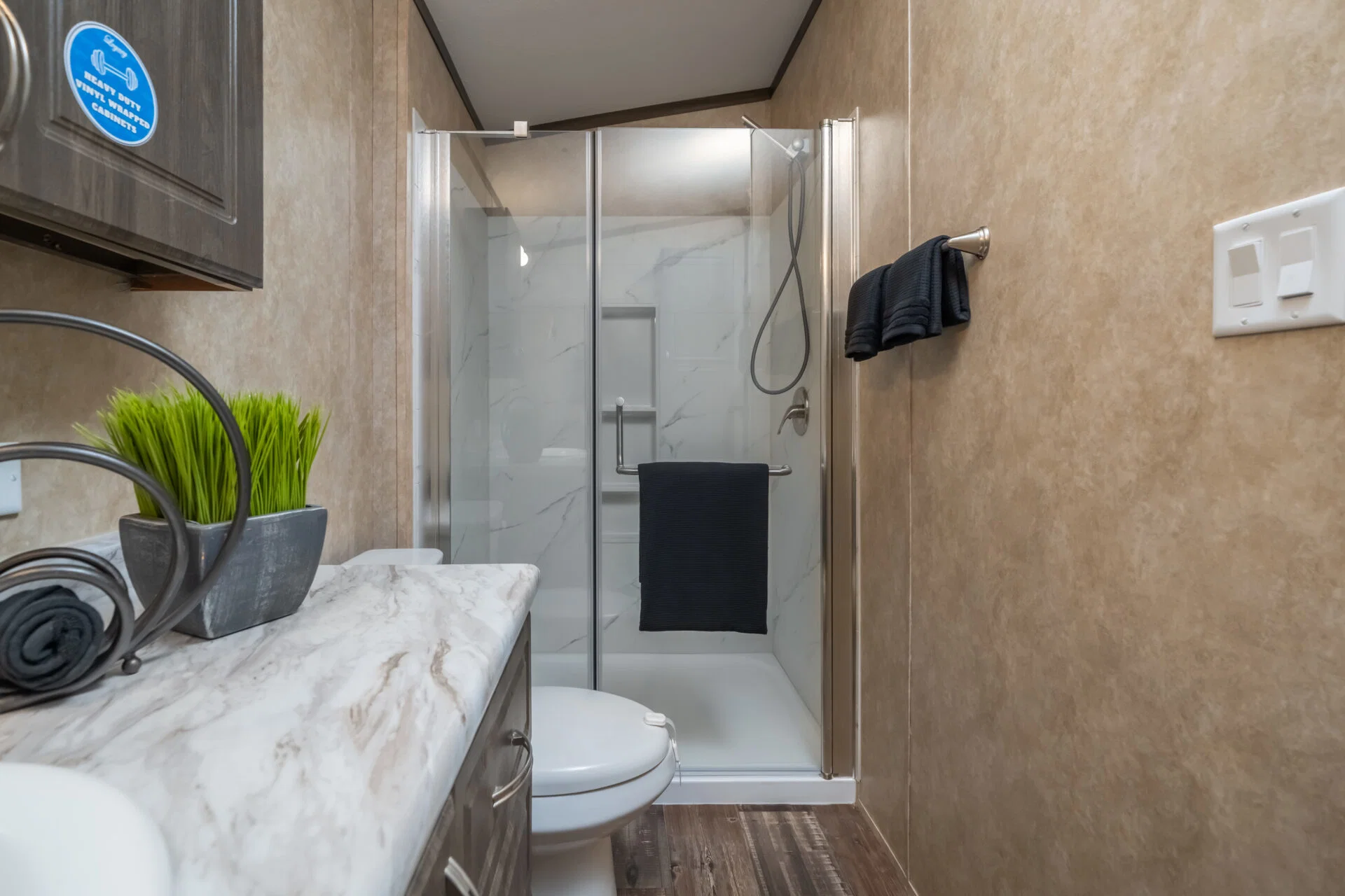 Workforce o-16×76-66aof bathroom home features