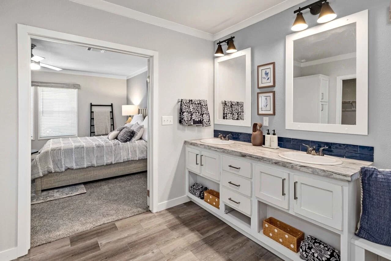 Belterra iii 32764j bathroom home features