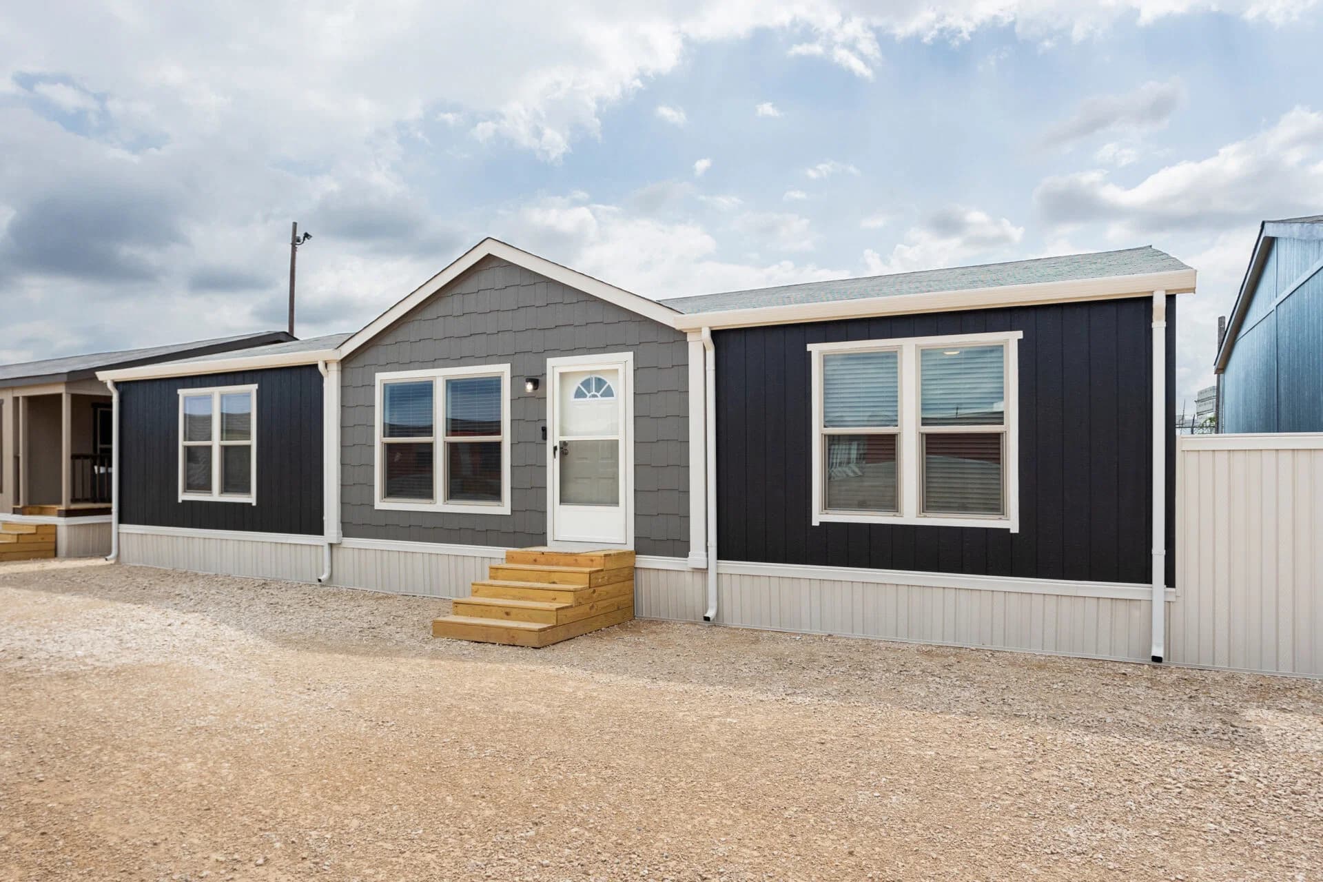 Classic c-3252-32d elevation and exterior home features