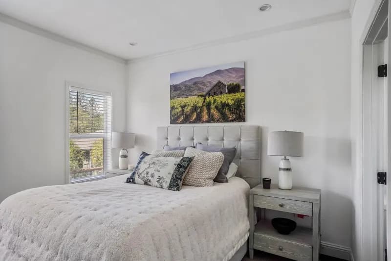 Starbird bedroom home features