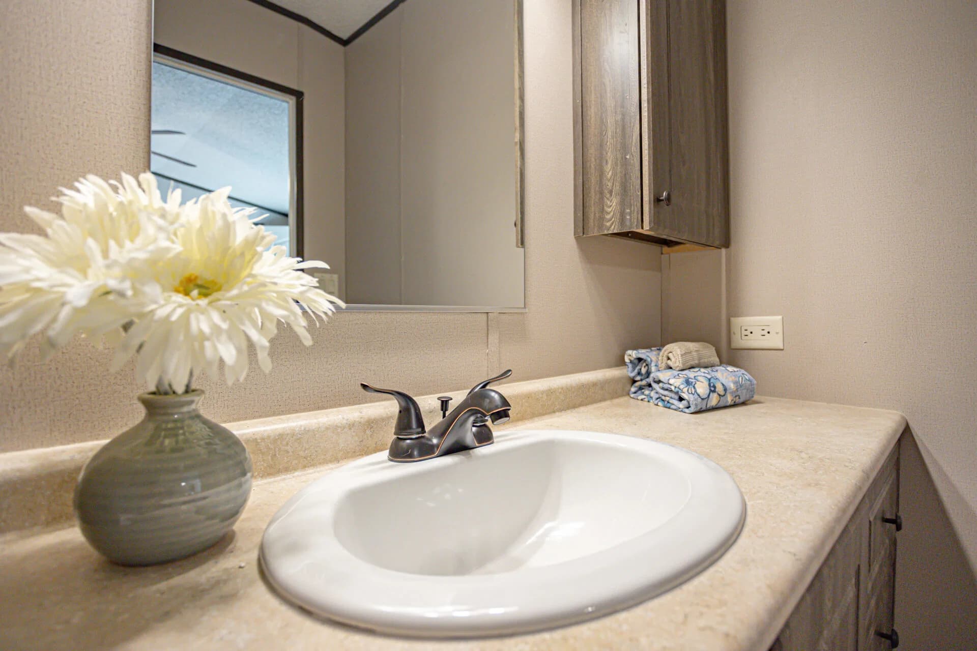 Select s-1672-32b bathroom home features