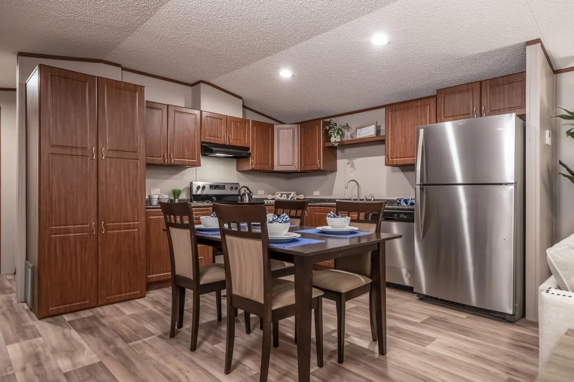 Heritage h-1664-32c kitchen home features