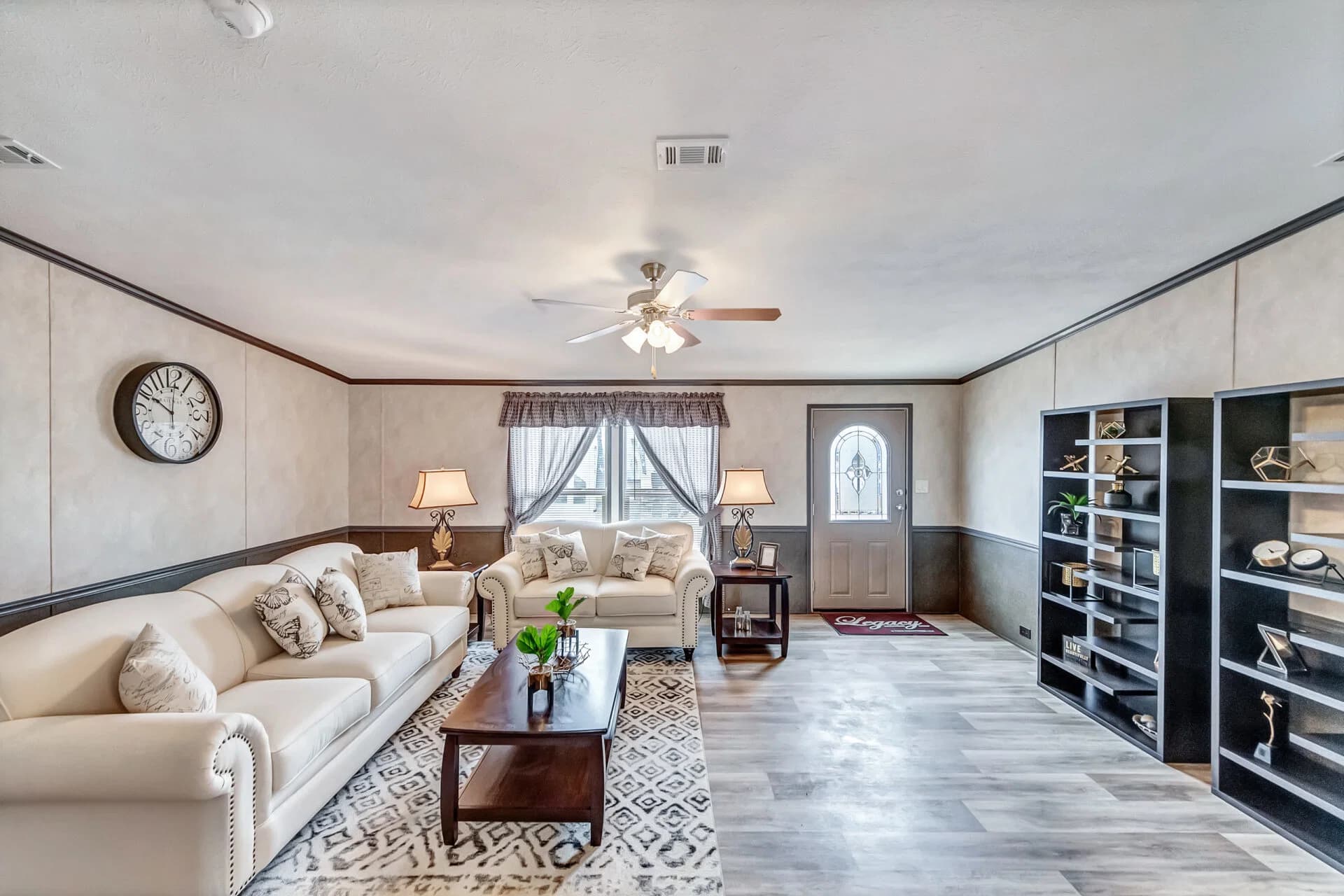 Classic c-3280-42.5b interior home features