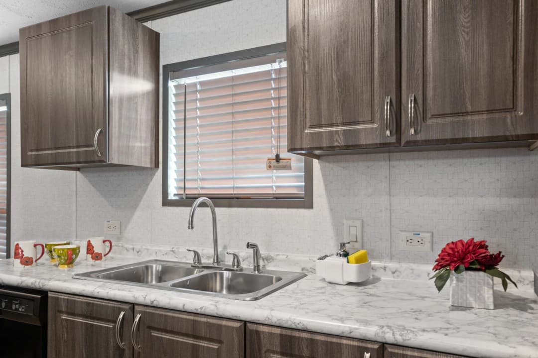 Classic c-3252-32d kitchen home features