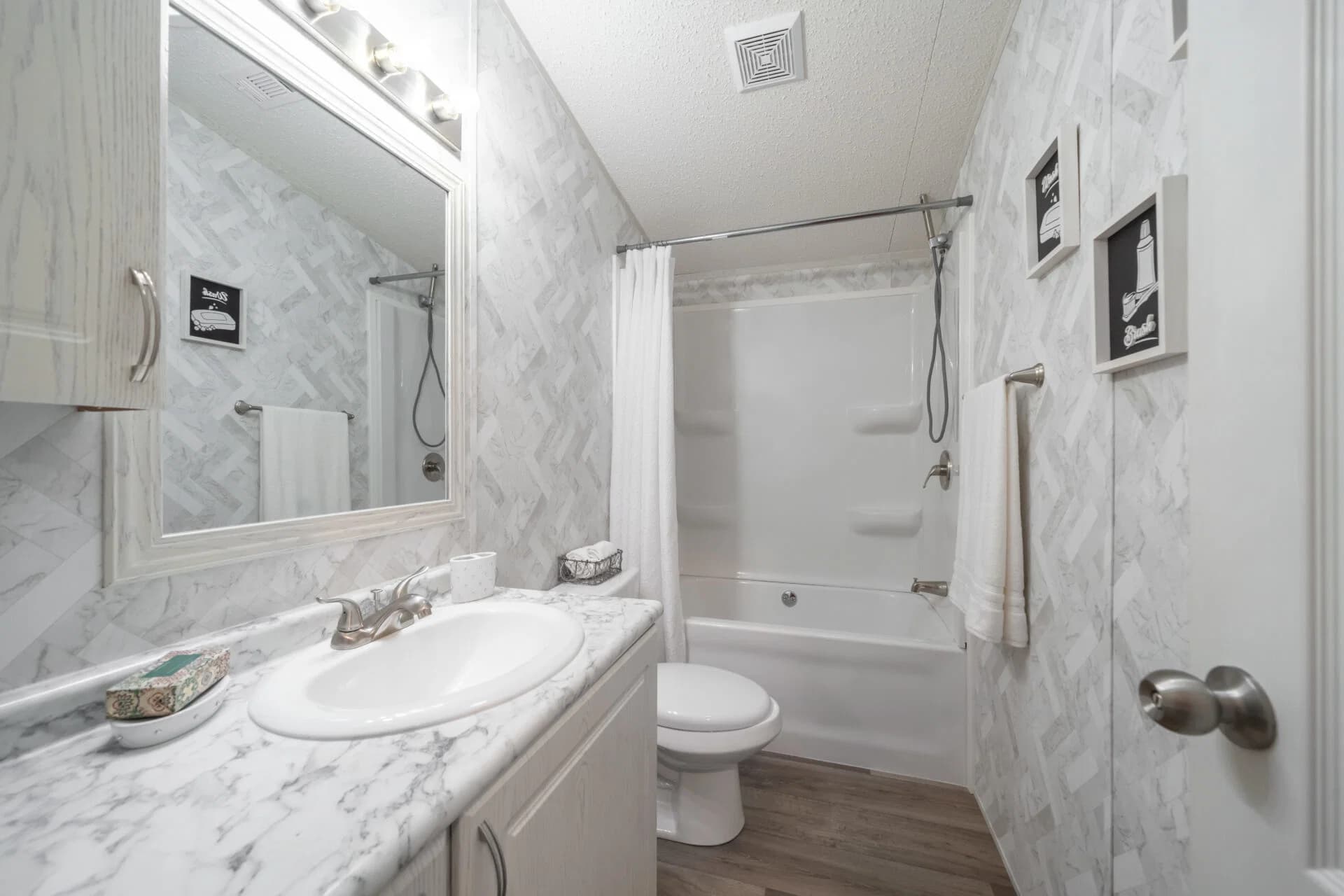 Classic c-1660-21fka bathroom home features