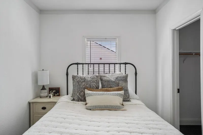 Starbird bedroom home features