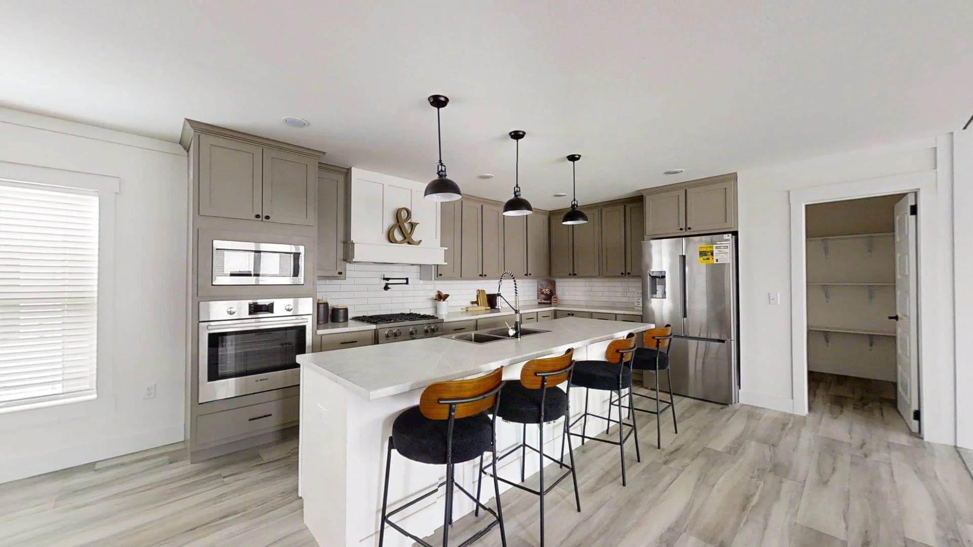 The king david 76 kitchen home features