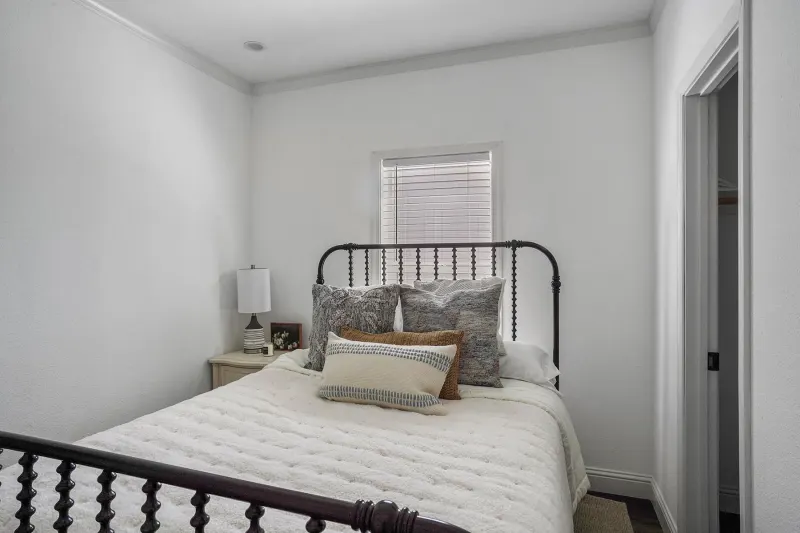 Starbird bedroom home features