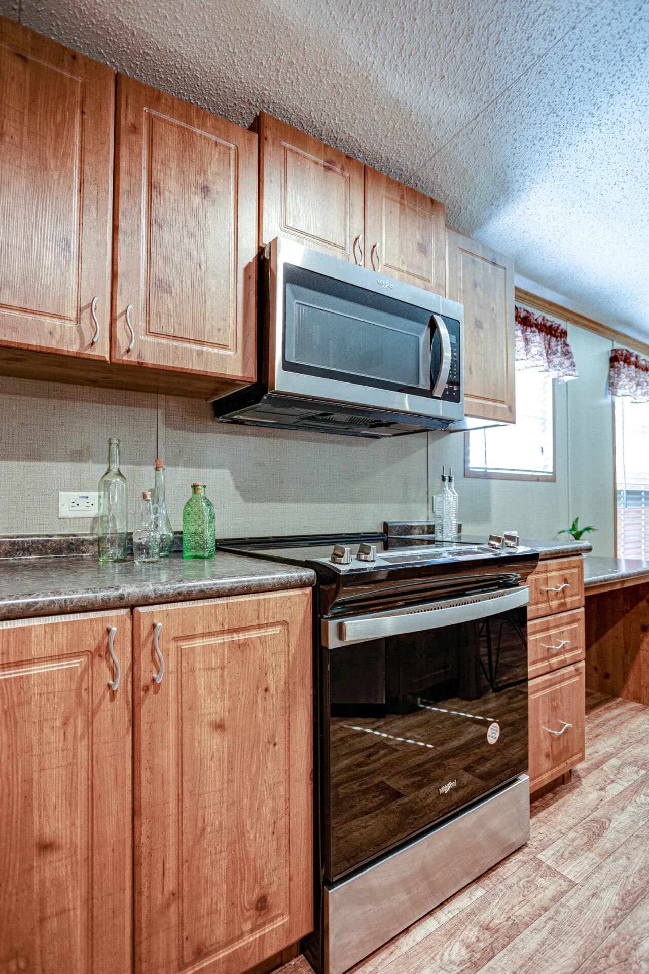 Heritage h-3256-42a kitchen home features
