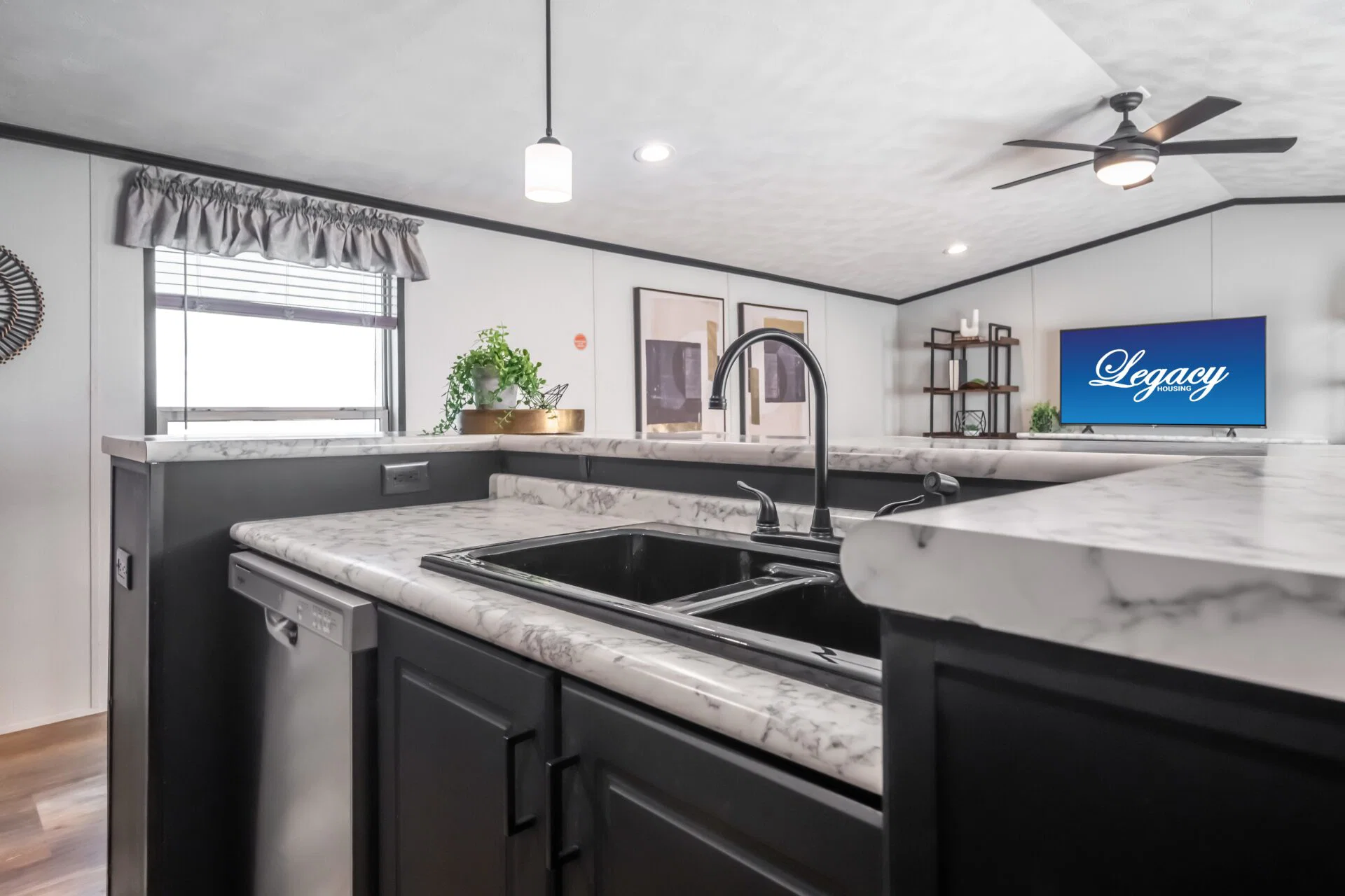 Heritage h-1868-32a kitchen home features