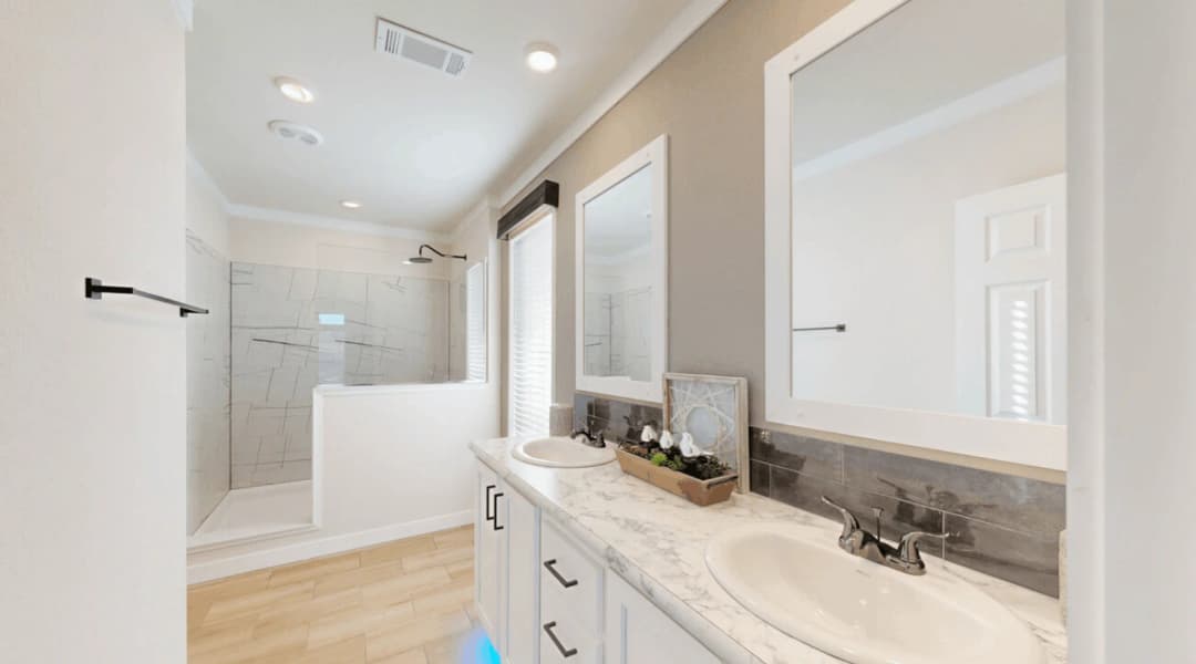 Cimarron 32563a bathroom home features