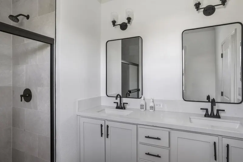 Starbird bathroom home features