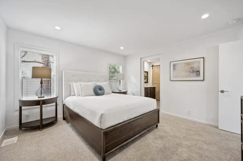 Gs 9904 a bedroom home features