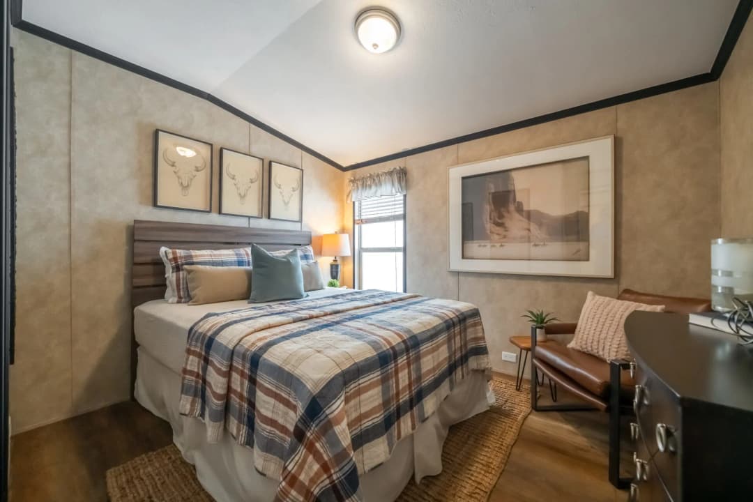Classic c-1680-32flp bedroom home features