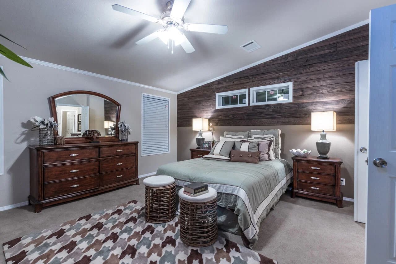 Big bend 32764g bedroom home features
