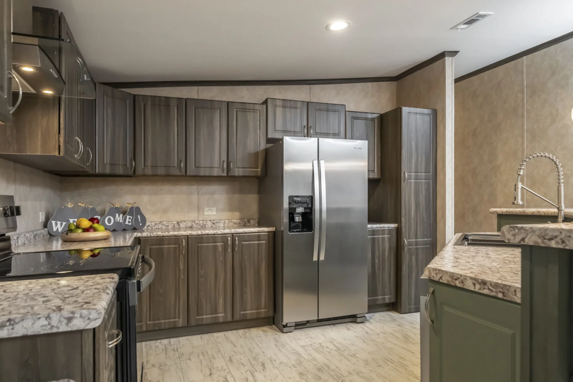 Classic c-3256-42b kitchen home features
