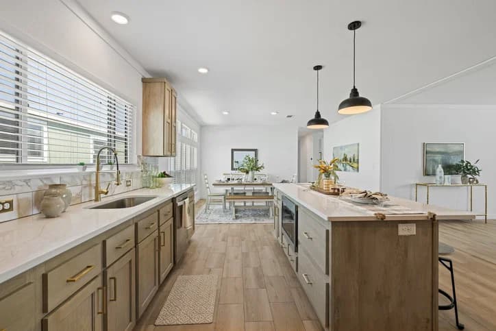 Luxe haven 32724a kitchen home features