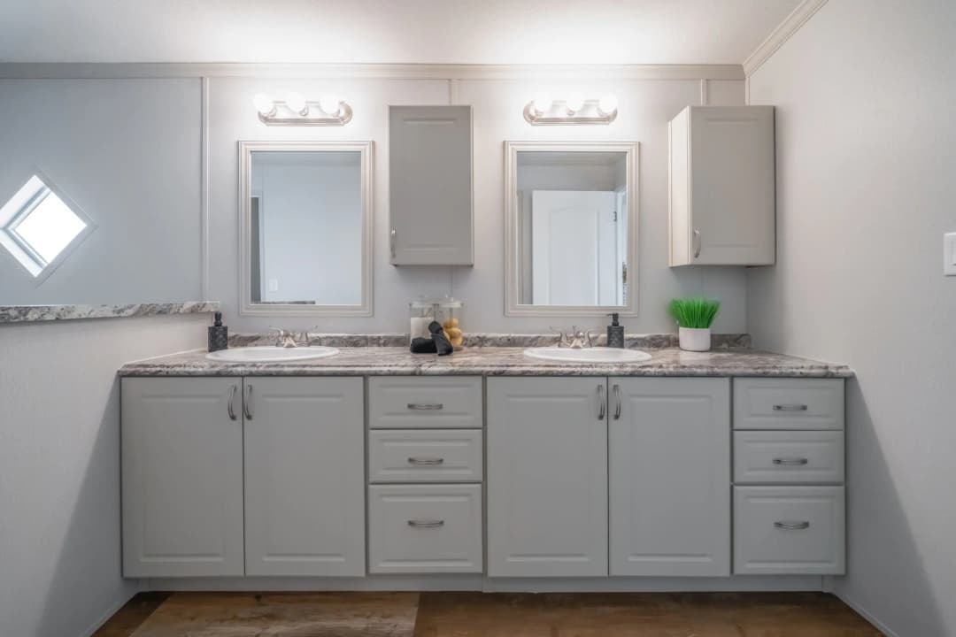 Heritage h-3256-32d bathroom home features