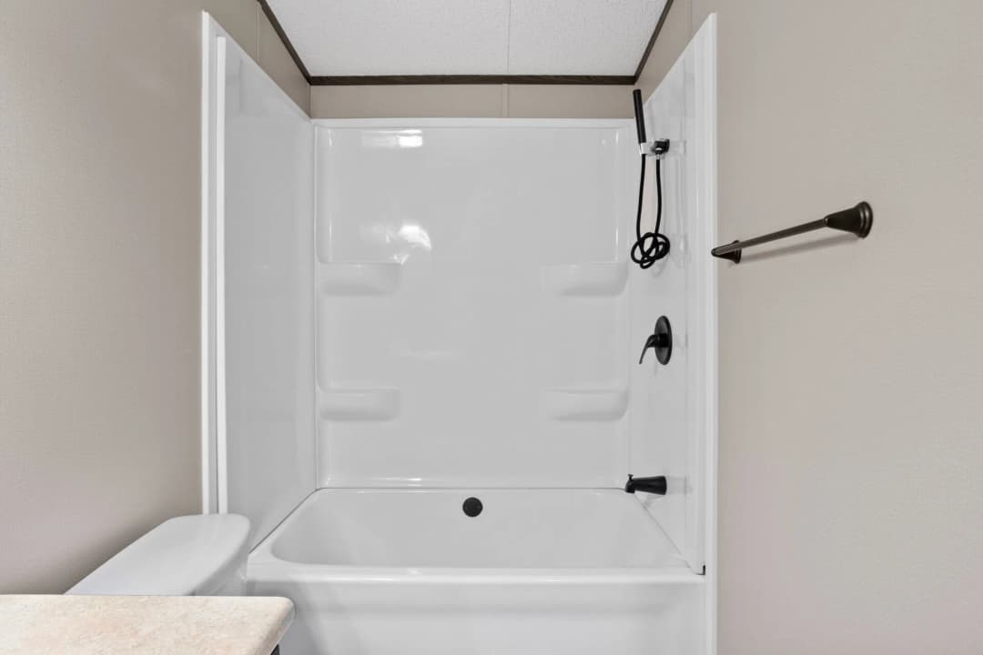 Classic c-1672-32c bathroom home features