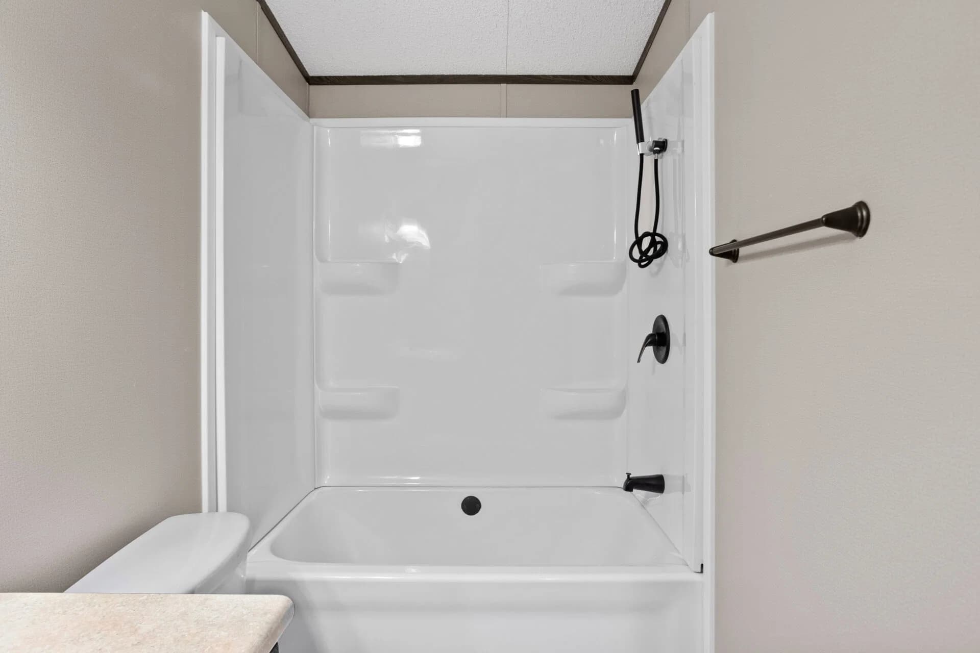 Classic c-1672-32c bathroom home features