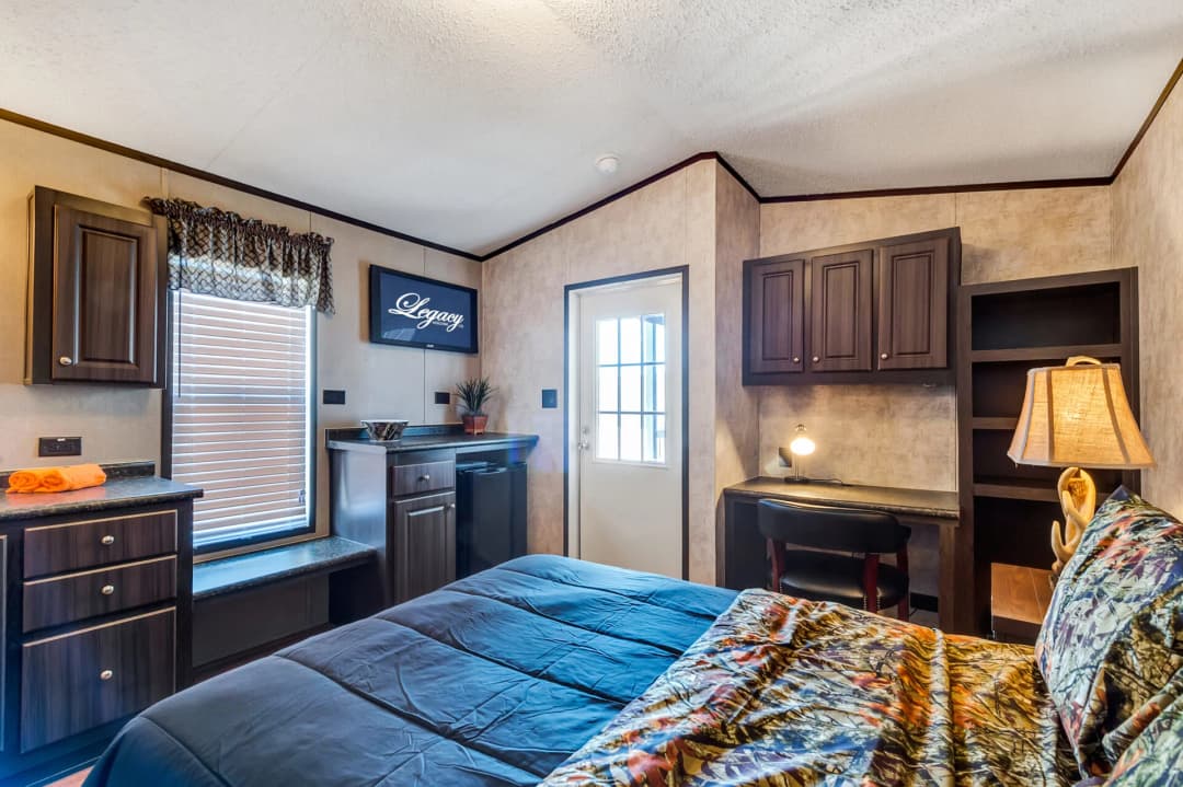 Select s-1240-22a bedroom home features