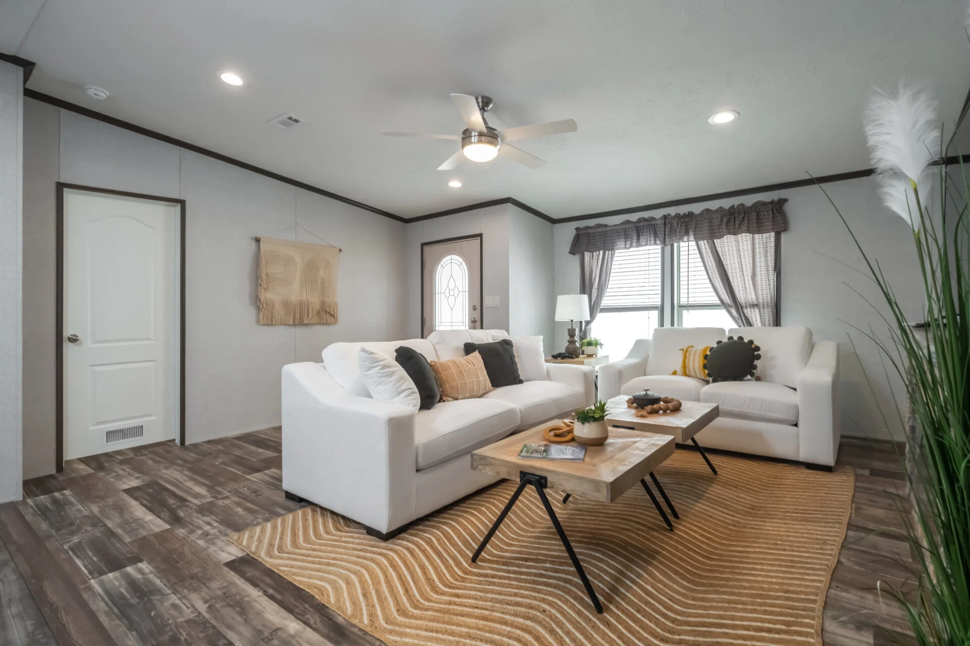 Select s-3256-42a interior home features