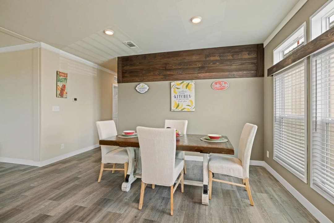 El rancho 32764a interior home features