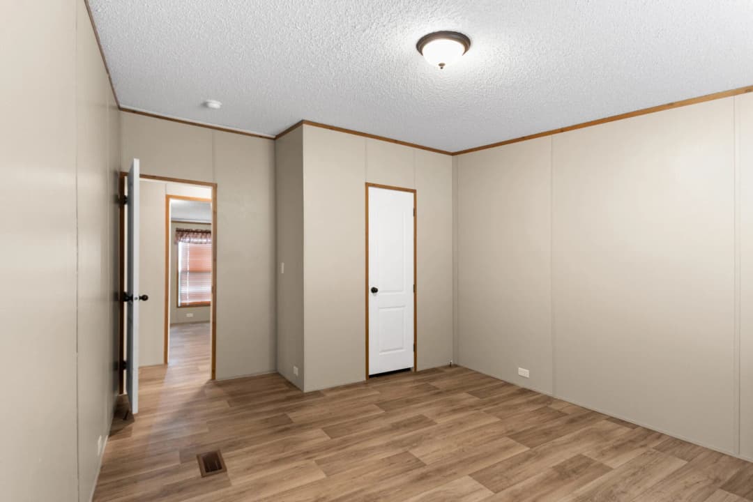 Heritage h-3260-32a bedroom home features