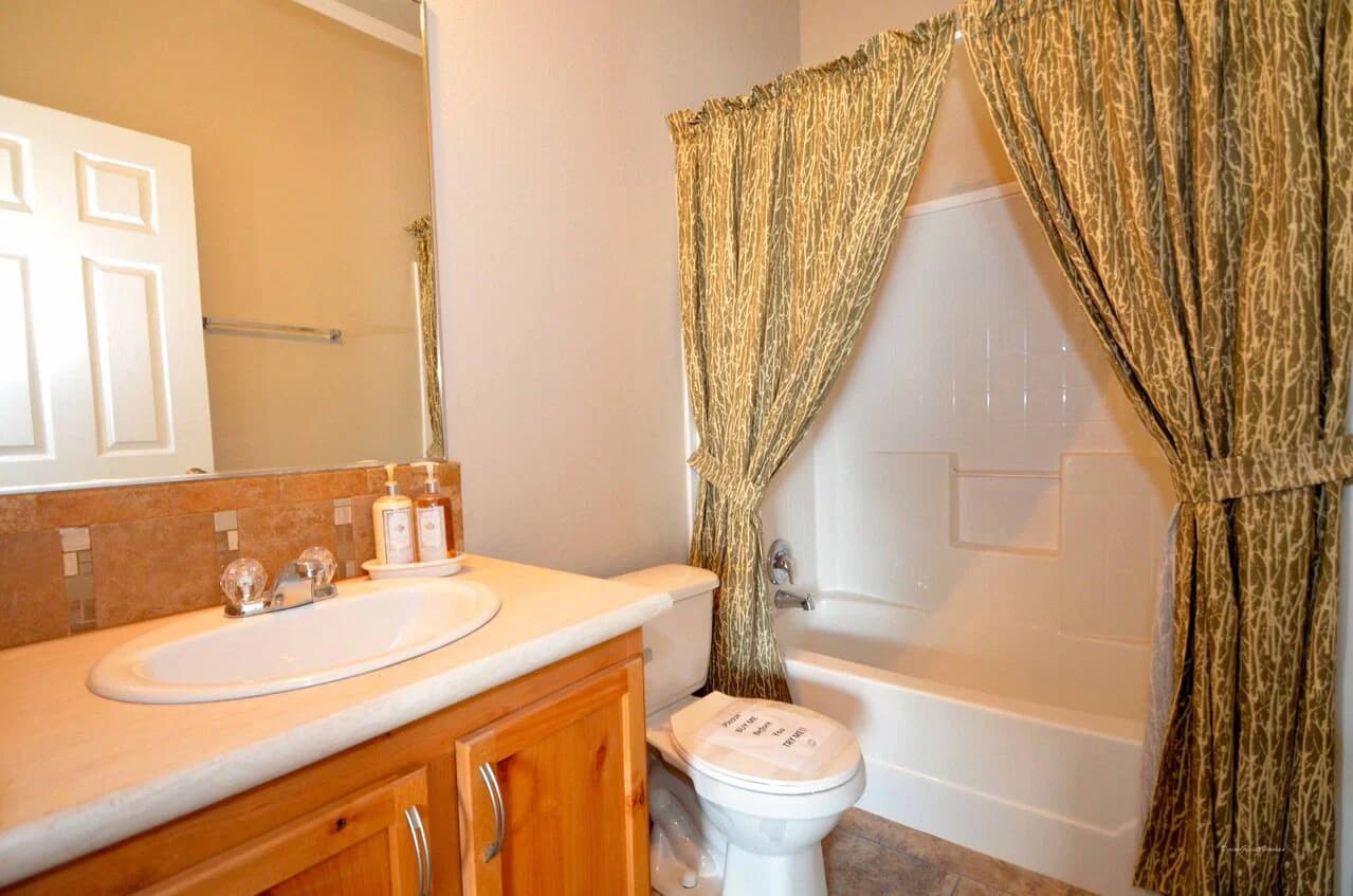 Hacienda ii 41664a bathroom home features