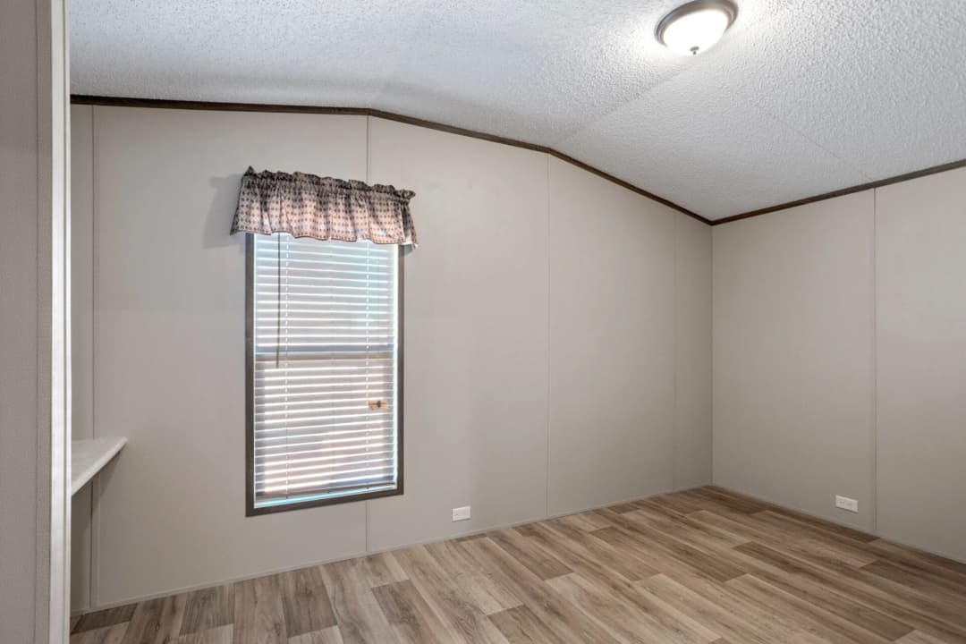 Classic c-1672-32c bedroom home features