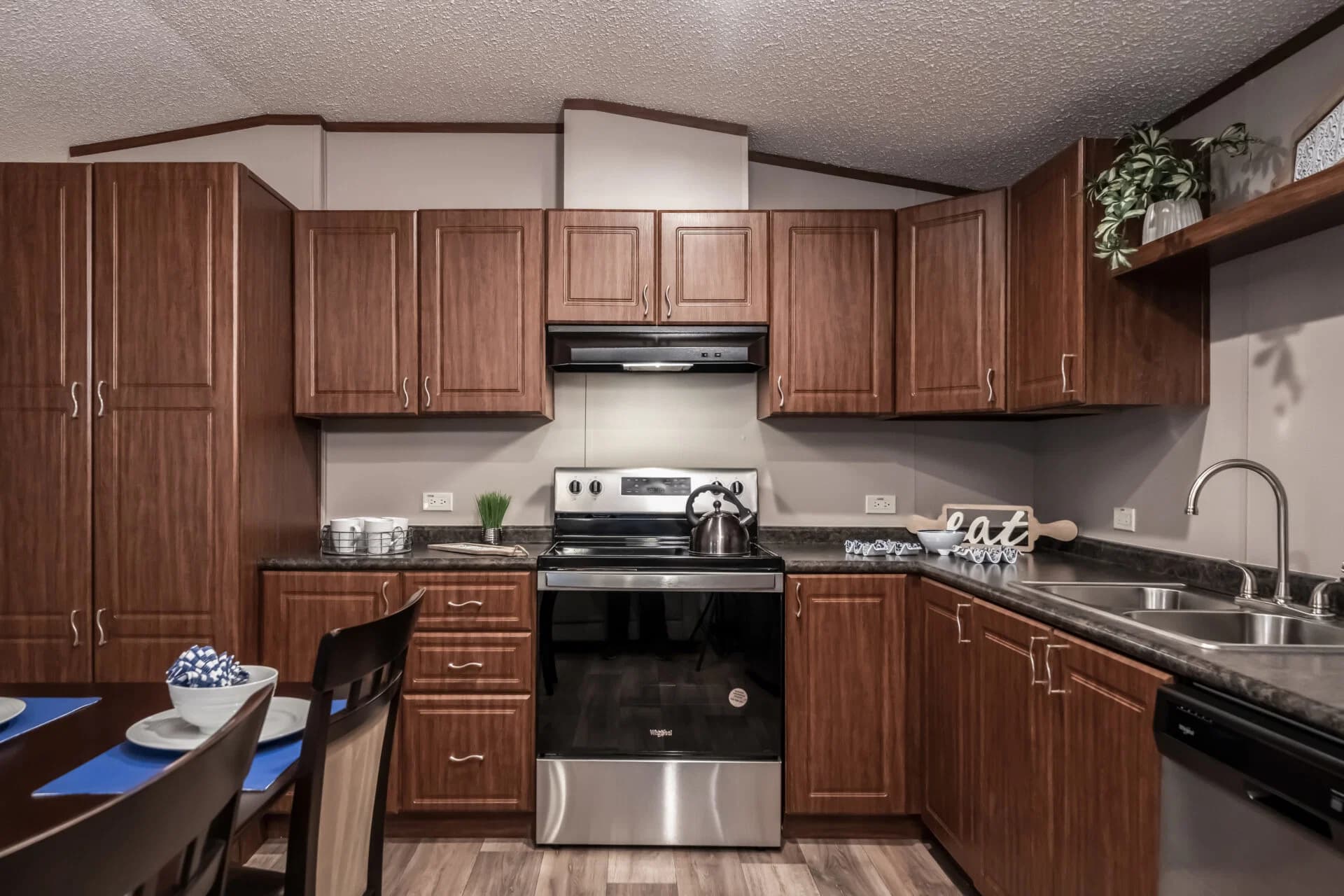 Heritage h-1664-32c kitchen home features