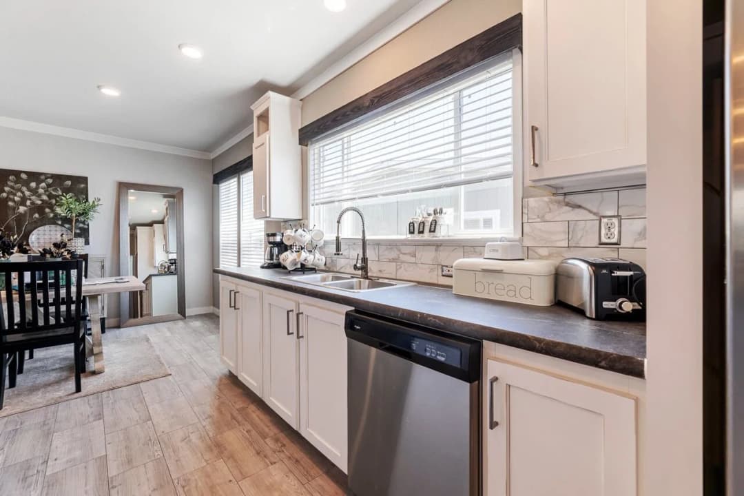 Urban value 32563a kitchen home features