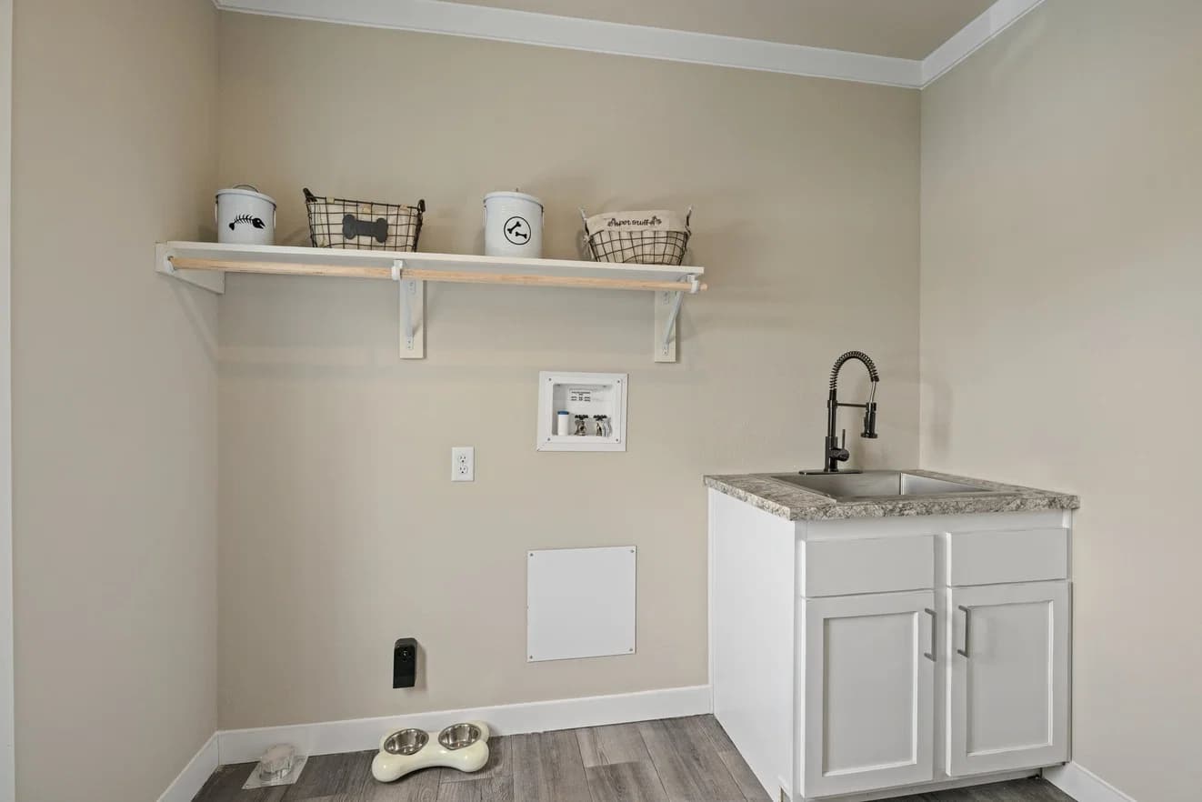 El rancho 32764a interior home features