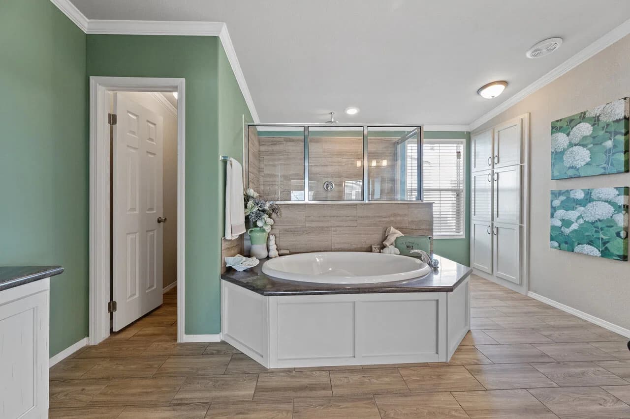 Hacienda iii 41764a bathroom home features